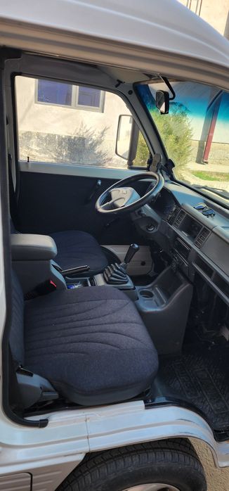 Damas moshina sotiladi