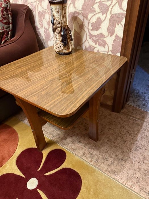 Продам столик журнальный