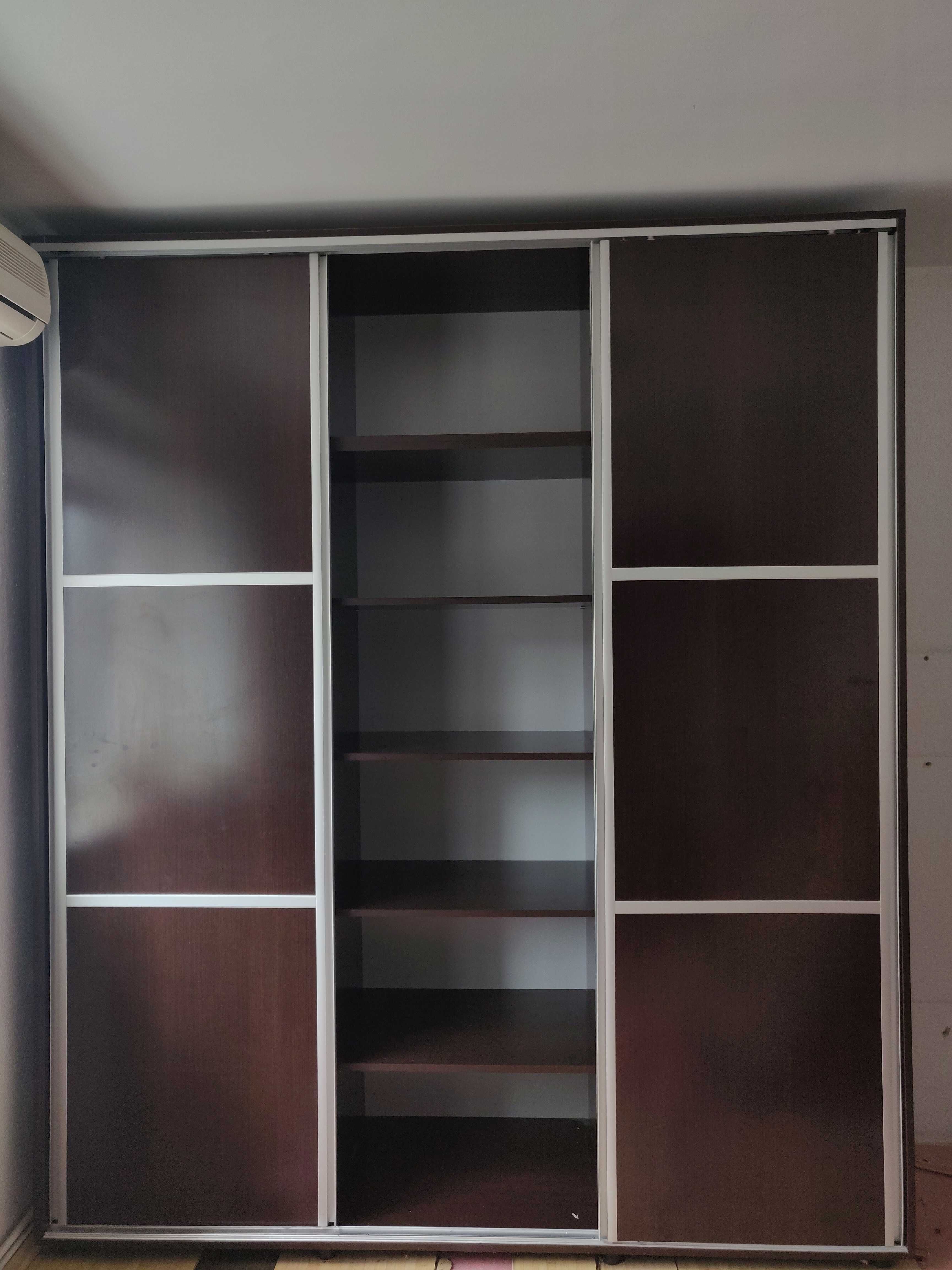 Dulap mare cu uși glisante, compartimentat – 210x60x250 cm