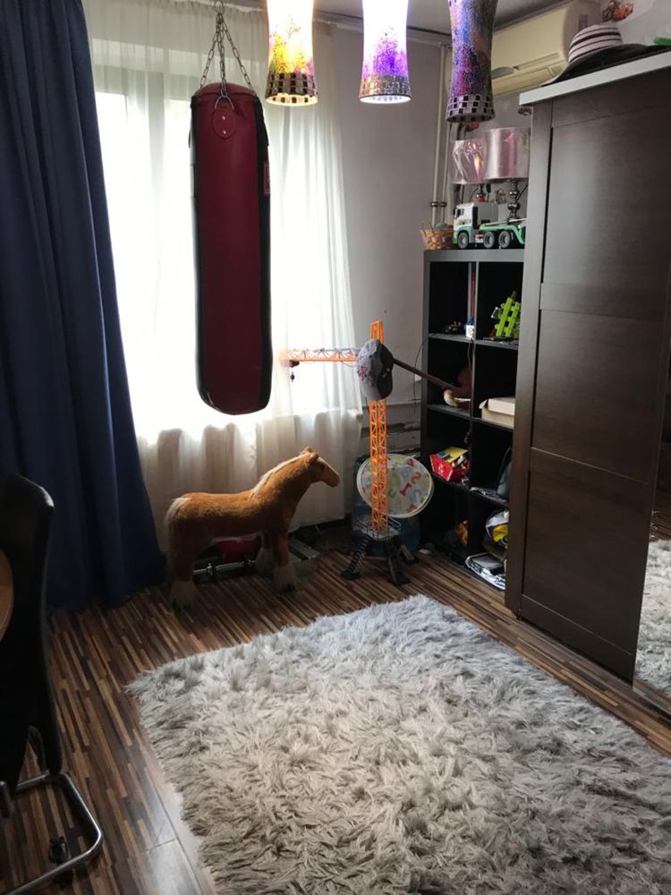 Pret fix, fara agentii.Apartament 4 camere. Militari 1980 proprietar