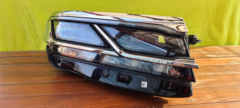 Фар за VW Touareg III / ВФ Туарег 3