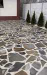 Piatra decorativă naturală – soluția ideală pentru curți și fațade