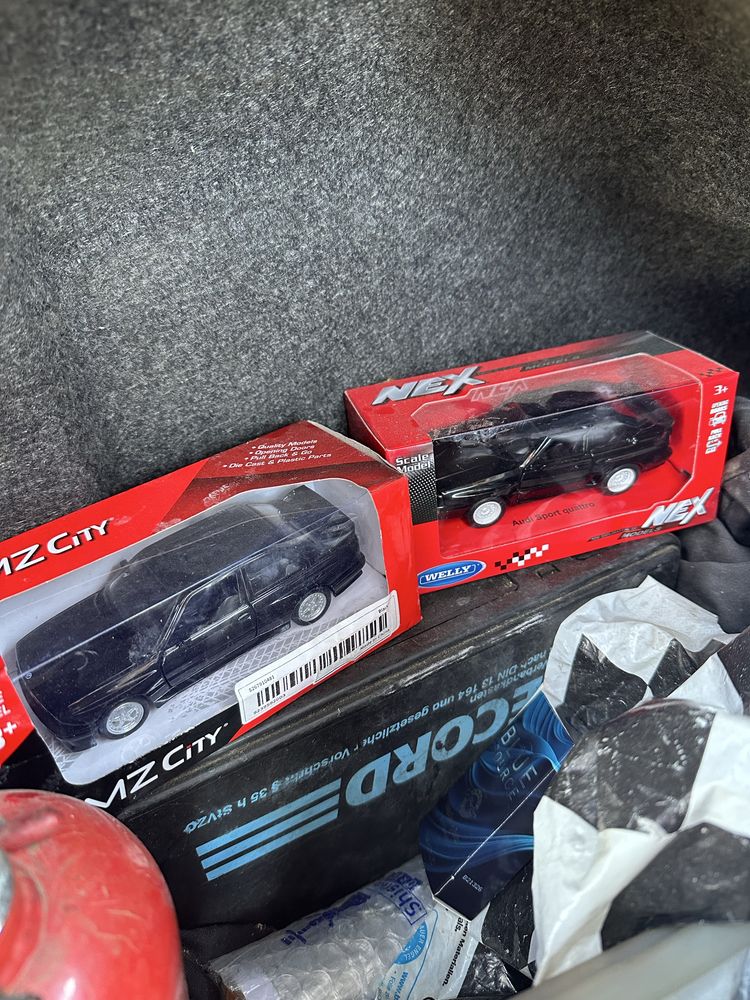 Hot wheels колички.