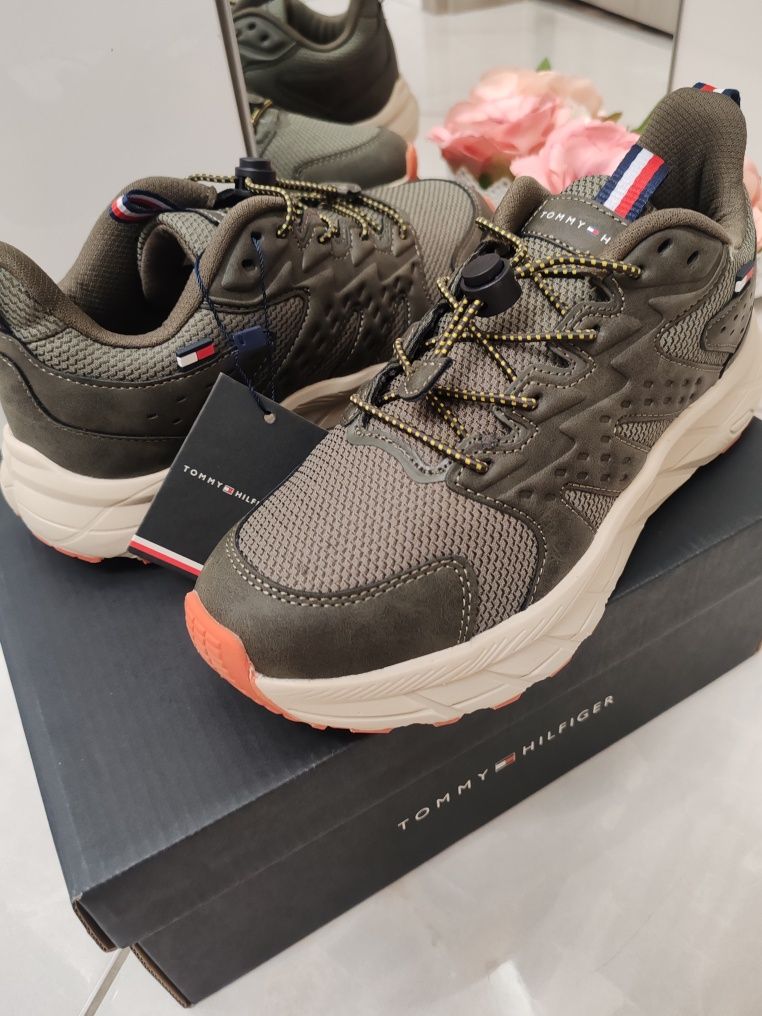 Нови оригинални кецове Tommy Hilfiger