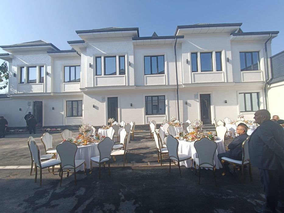 Kotedj sağbonda karobka xolatida kadastri chiqan 3 etaj