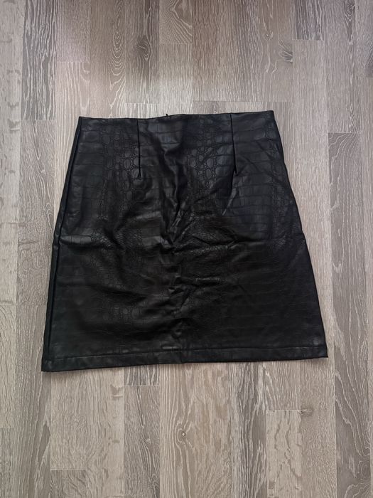 Кожена пола, С-размер