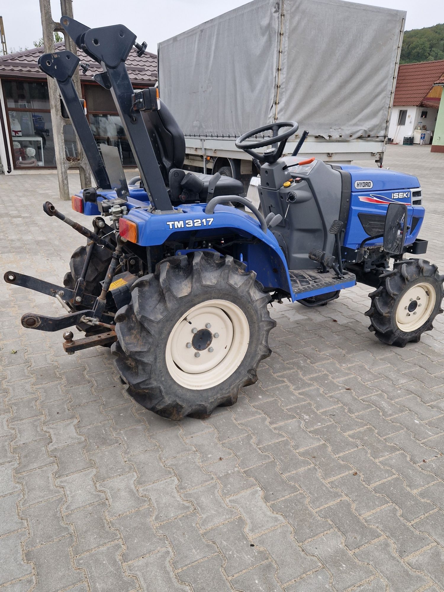 Vând tractoraș isecki
