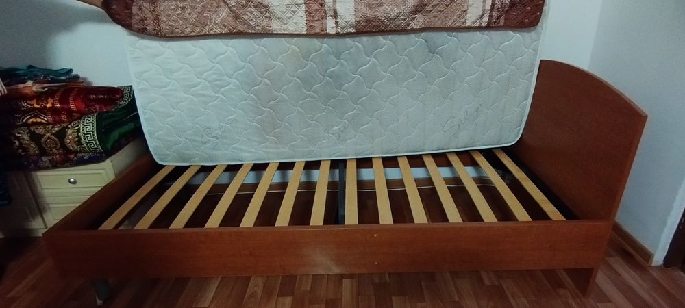 Продам кровать полуторка