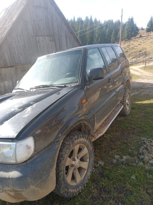 Vand sau dezmembrez nissan terrano 2 3.0