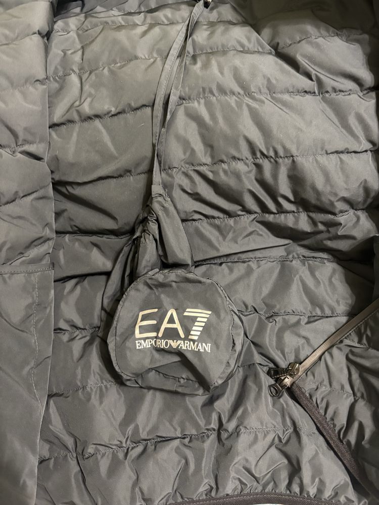 Преходно яке EA7
