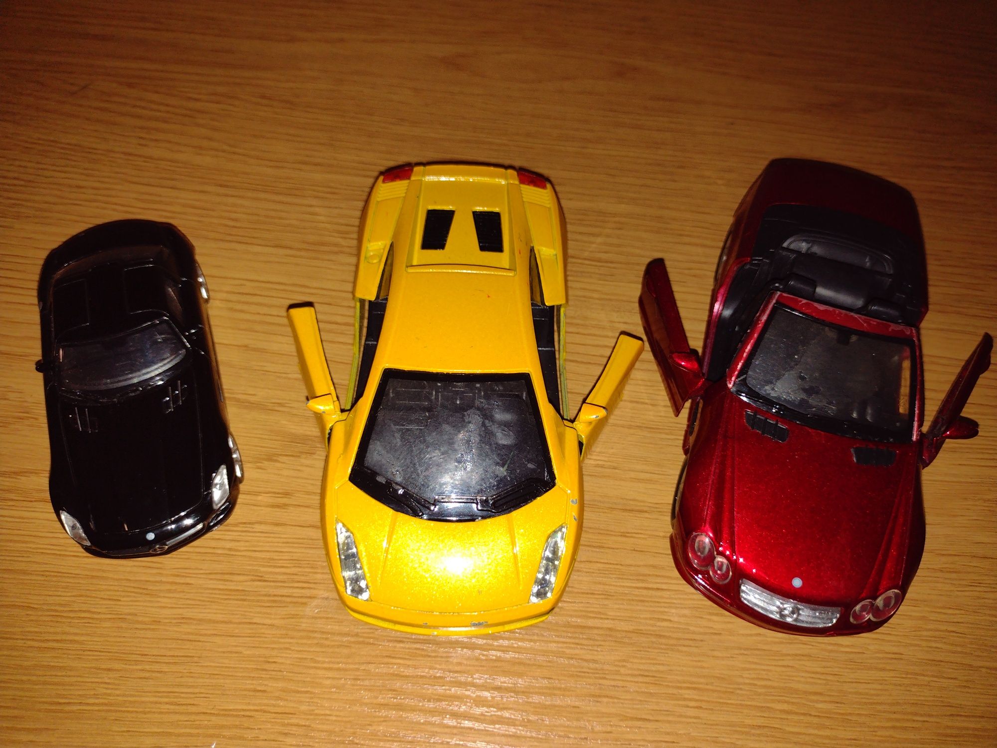 Lot mașinuțe (Lamborghini/Mercedes)