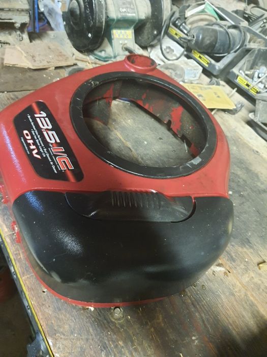 Capac motor briggs stratton și filtru de aer.
În stare buna.
Nu trimit