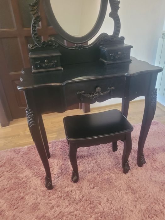 Masuta machiaj cu aspect vintage