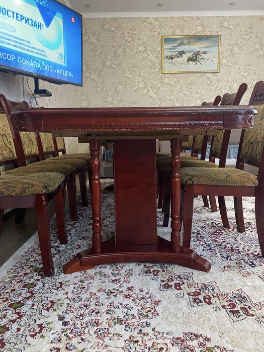 Продается стол со стульями