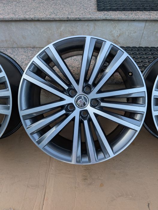 Jante ORIGINALE Skoda R19 Kodiaq Karoq Superb NS7 Sirius 565601025