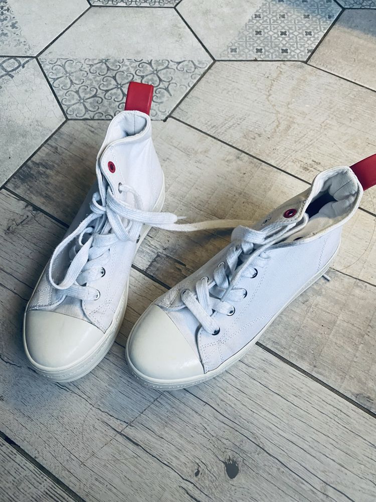 Дам. Кецове Guess и Converse