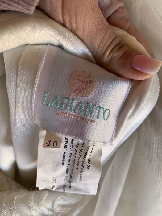 Rochie de mireasa, stil sirenă- model Ladianto