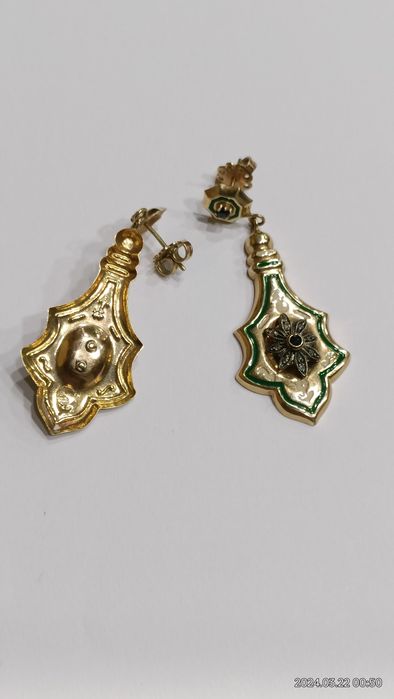 Vind cercei vintage din aur cu email