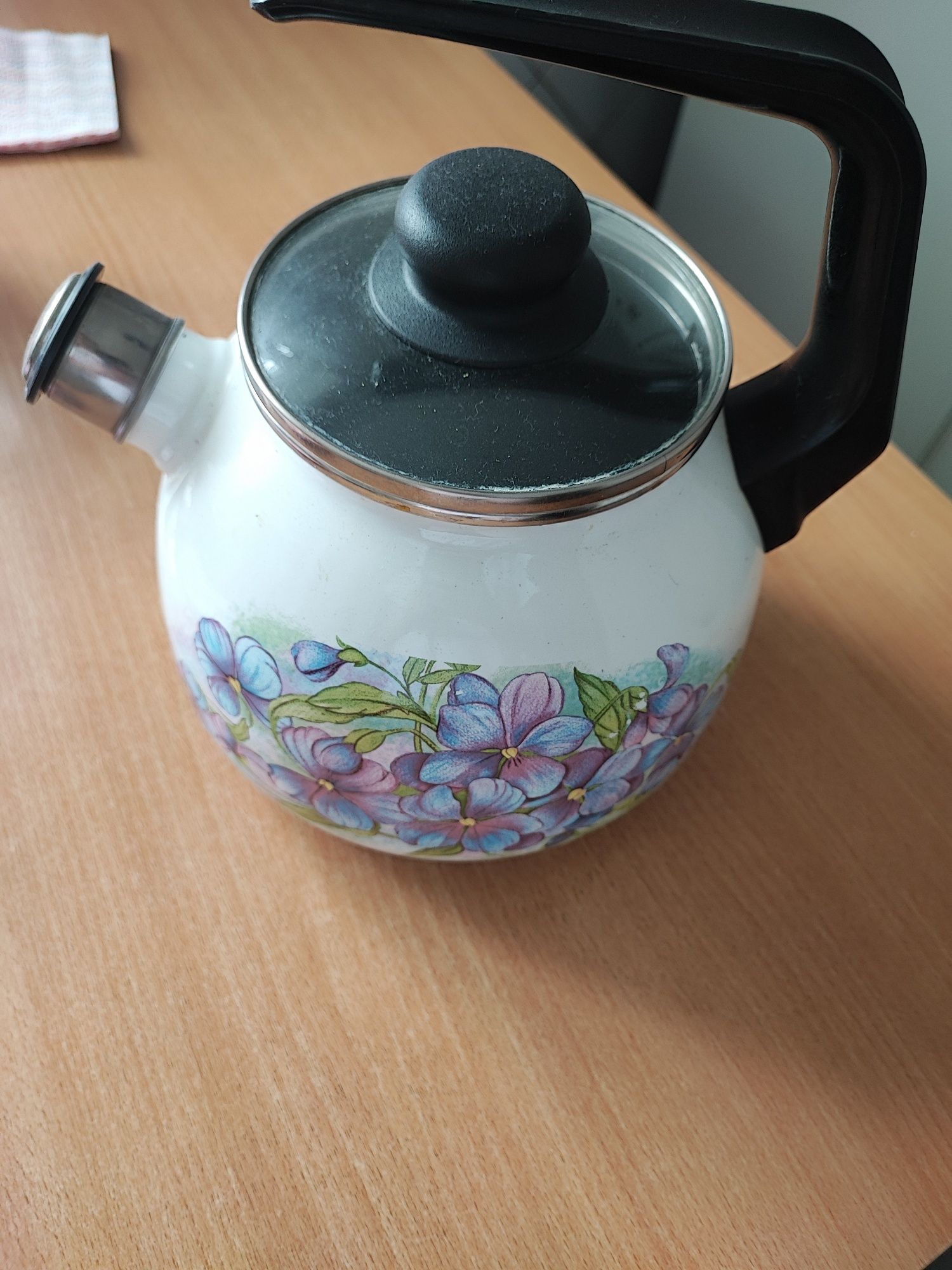 Продам чайник эмалированный для всех видов плит