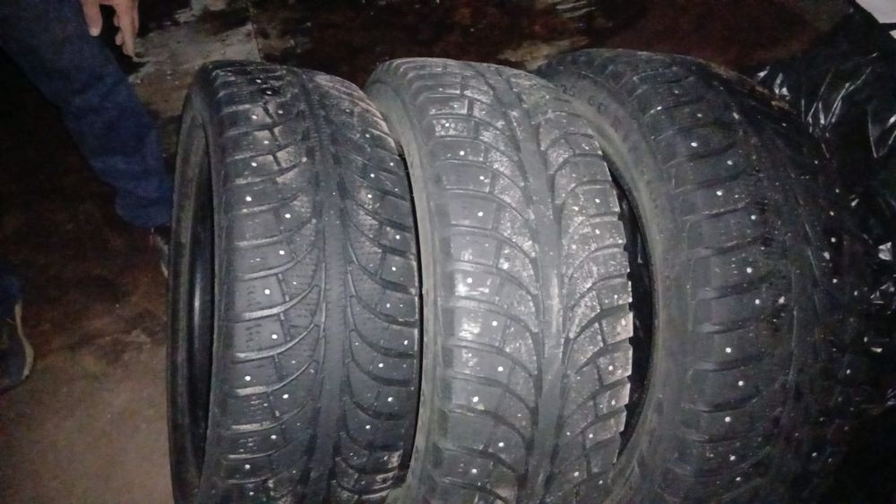 Продам шины зимние 225"60"17 торг есть