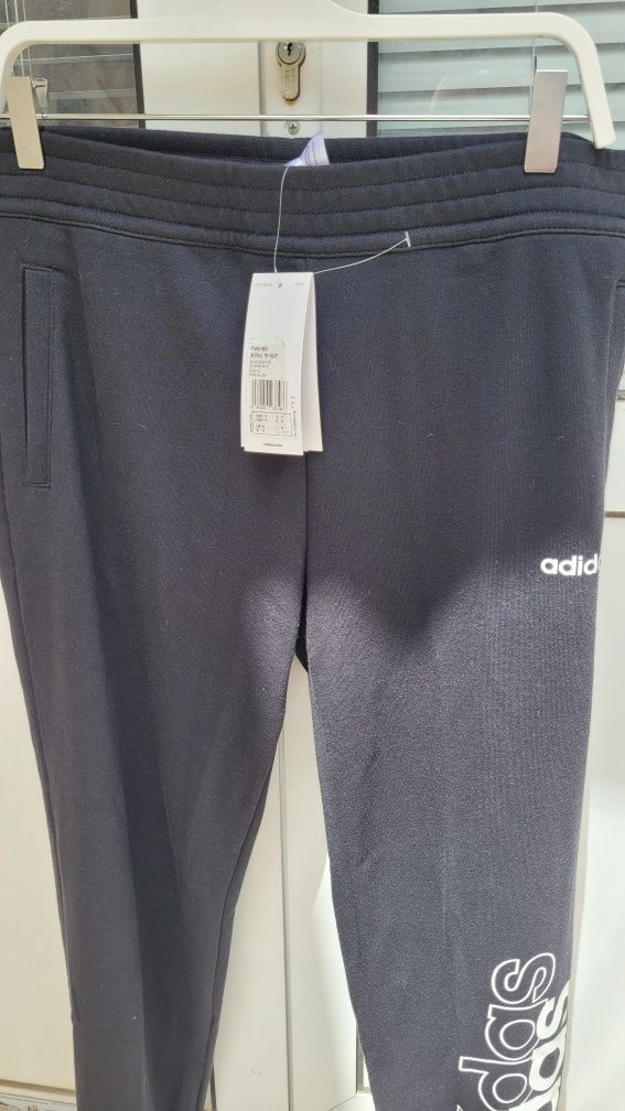 Долнище Adidas ново