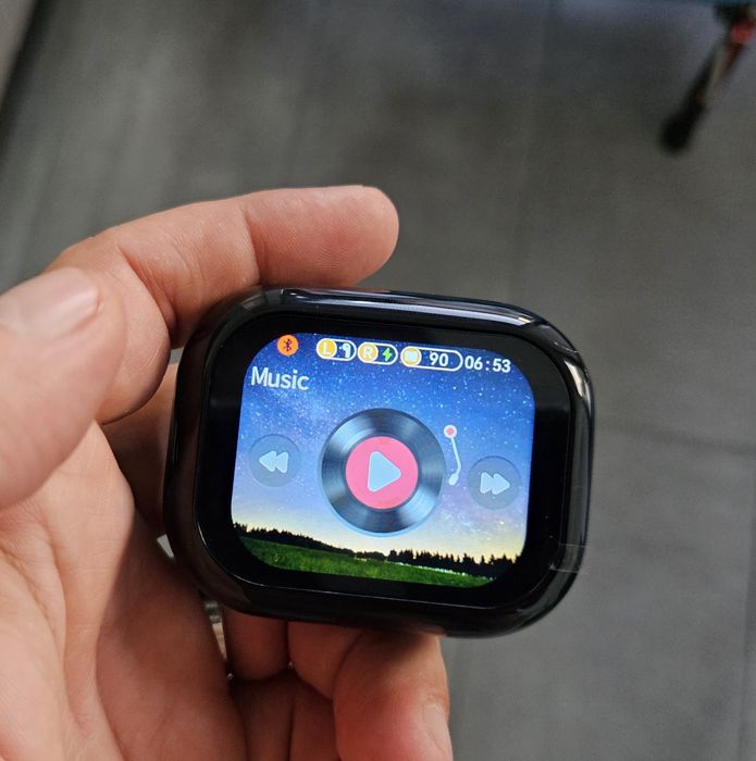 Casti wireless cu ecran LCD touch