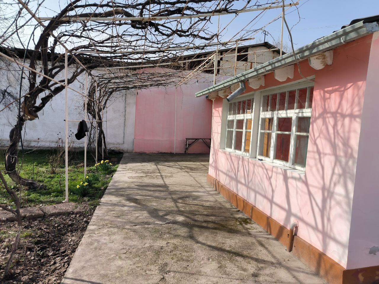 Продается дом (участок) в центре города Пскент