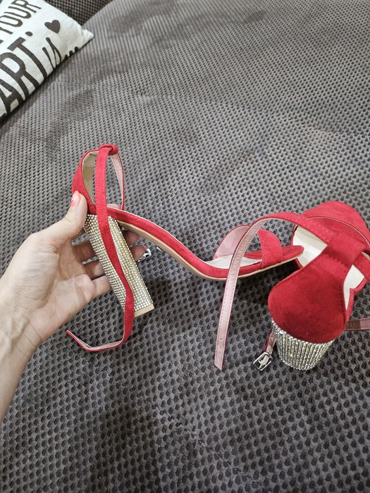 Високи червени сандали с дебел  удобен ток