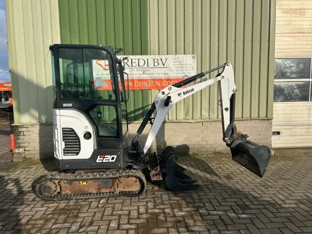 Bobcat E20 Mini excavator marca Bobcat in stare perfecta
