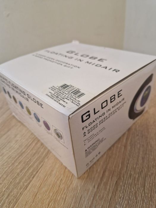 Glob pamantesc magnetic plutitor cu iluminare LED
