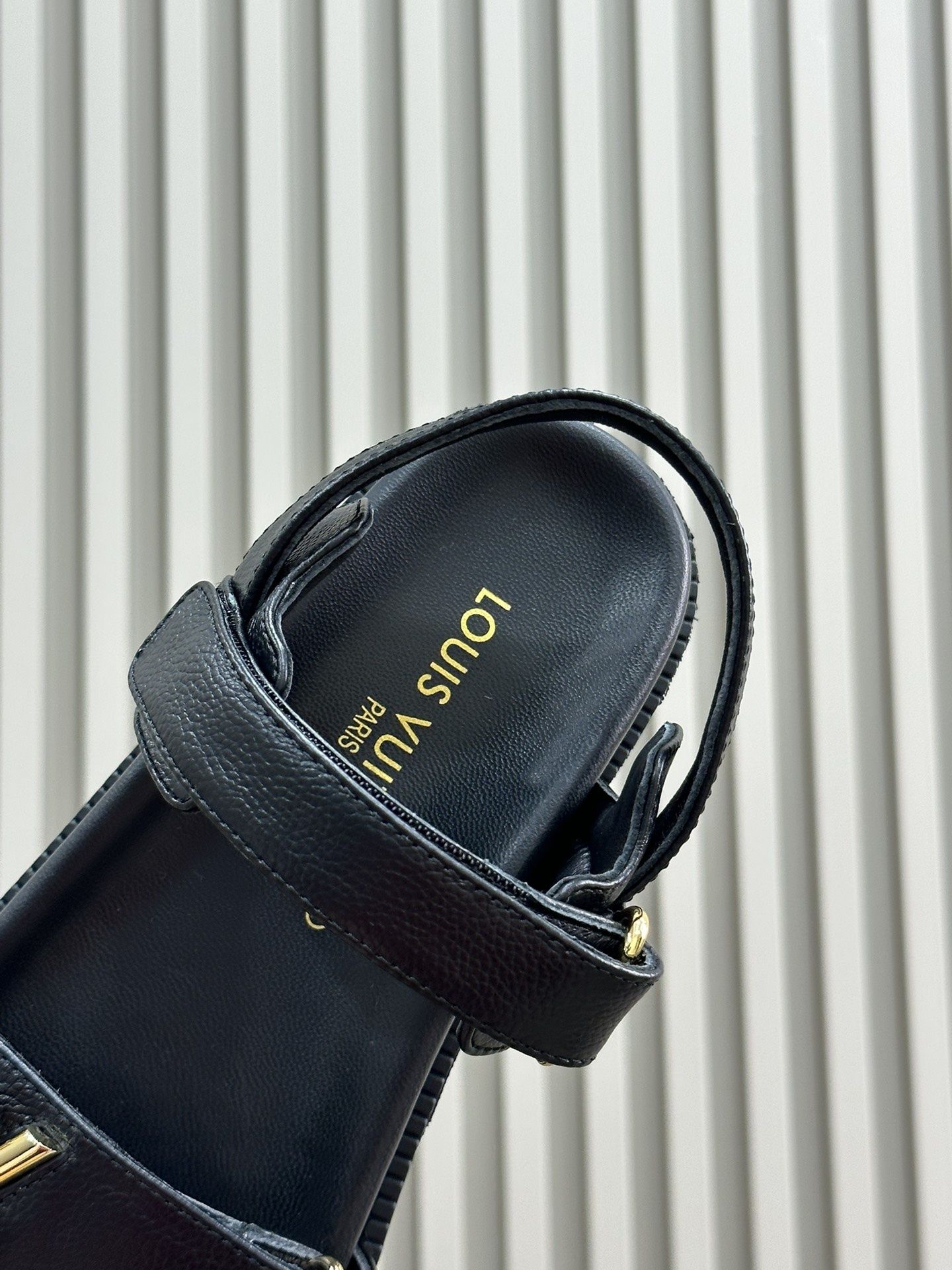 Sandale pauci Louis Vuitton piele naturala, tip Premium