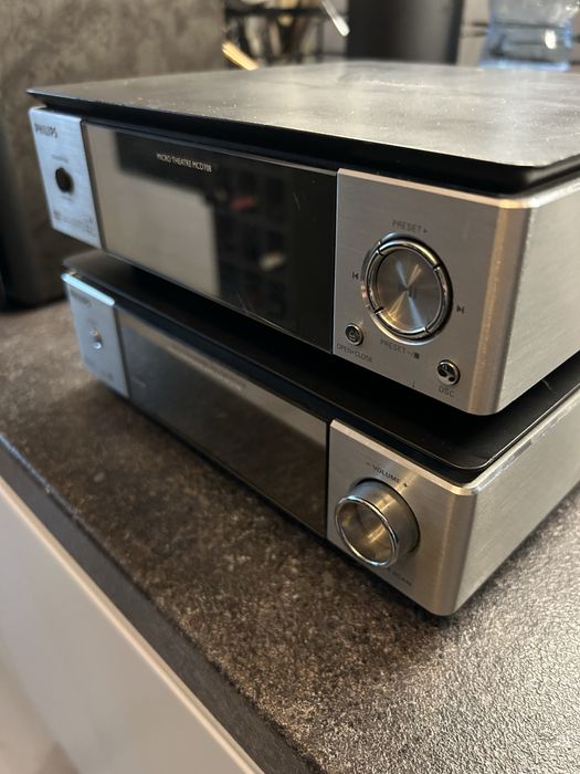 Linie/ combina Philips, radiocasetofon Universum