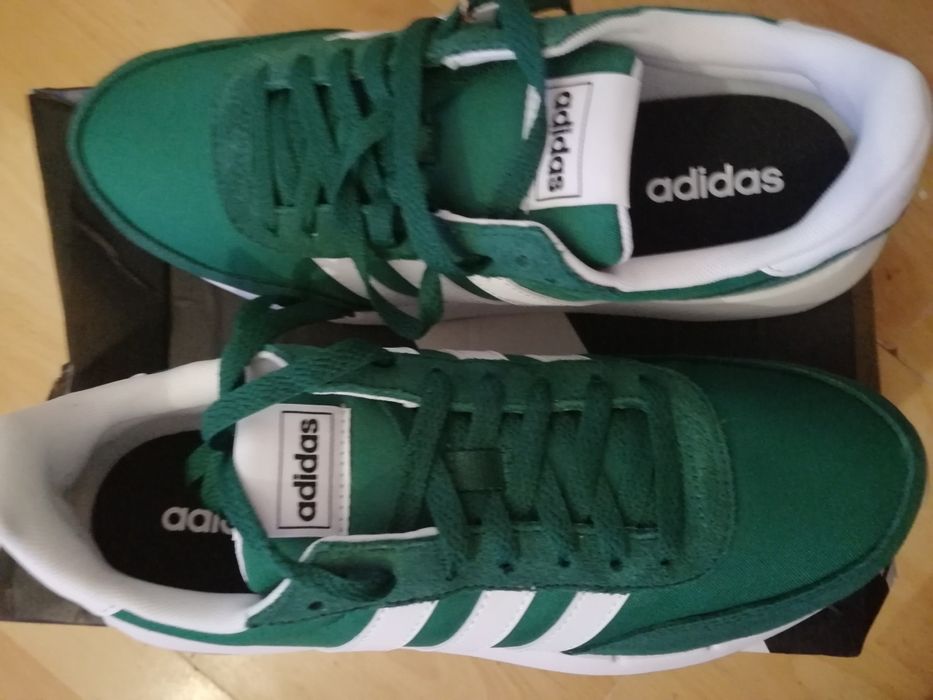 Adidas marimea 43,culoarea verde noi