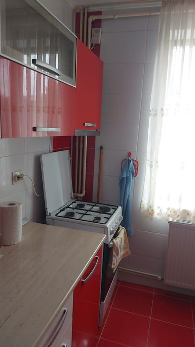 Închiriez apartament 3 camere