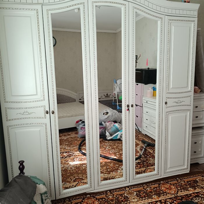 Спальный гарнитур