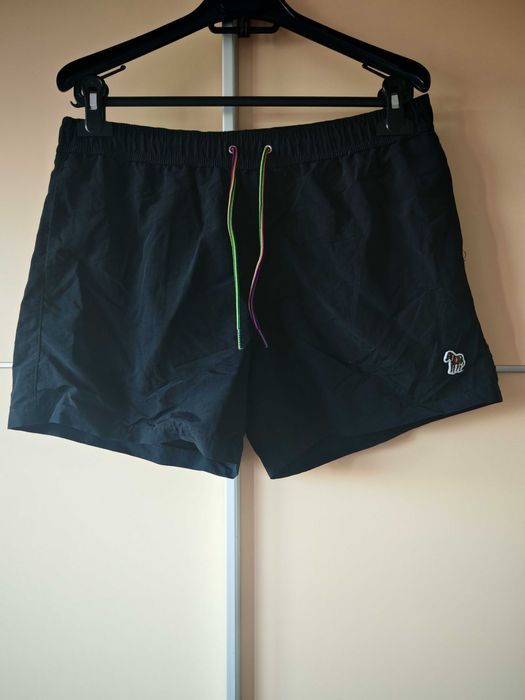 Vând pantaloni scurți Paul Smith