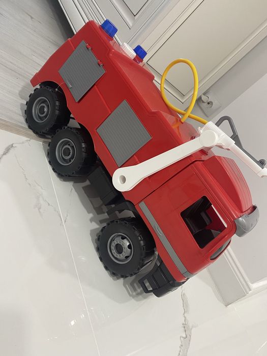 Masina de pompieri mare cu tun de apa