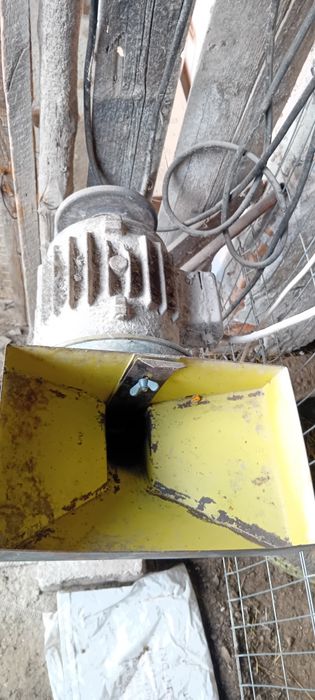 Vând moară cereale