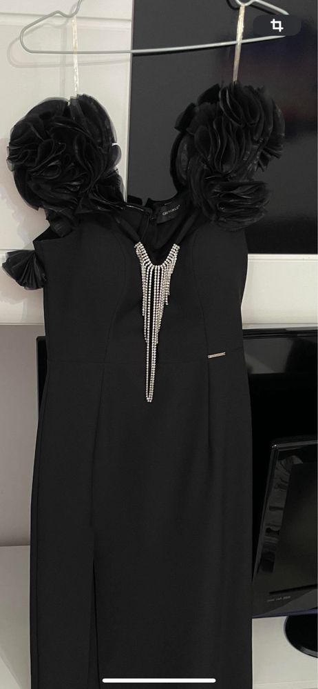 Vand rochie aproape noua culore neagra marimea 40