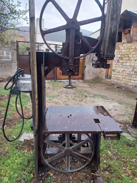 Банцик с трифазен мотор 8 кл.