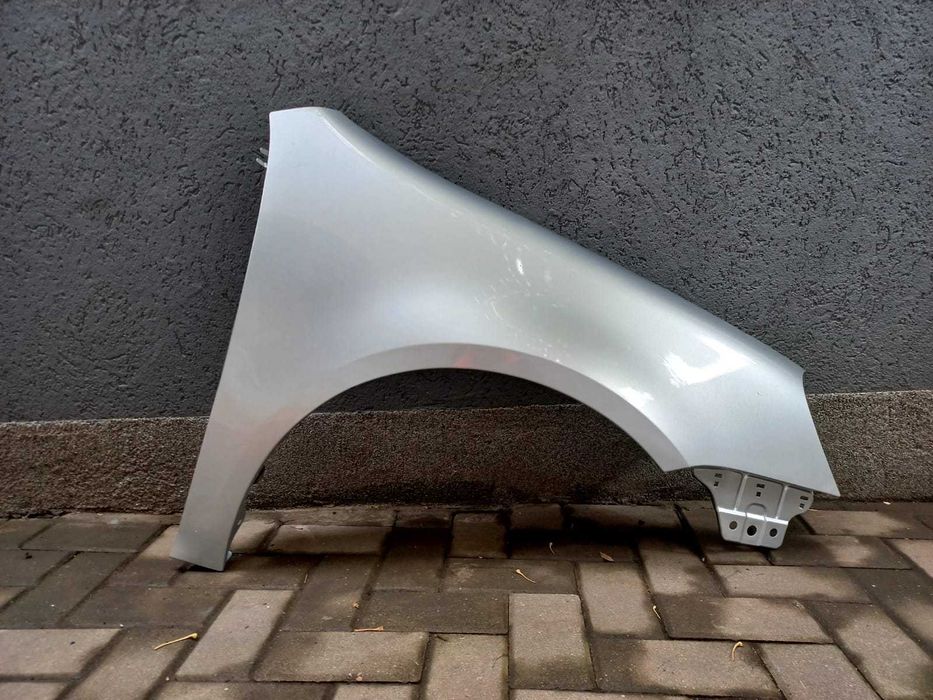 Aripa Fata Dreapta VW Golf 5/V 2004-2008 Vopsita Gri Deschis