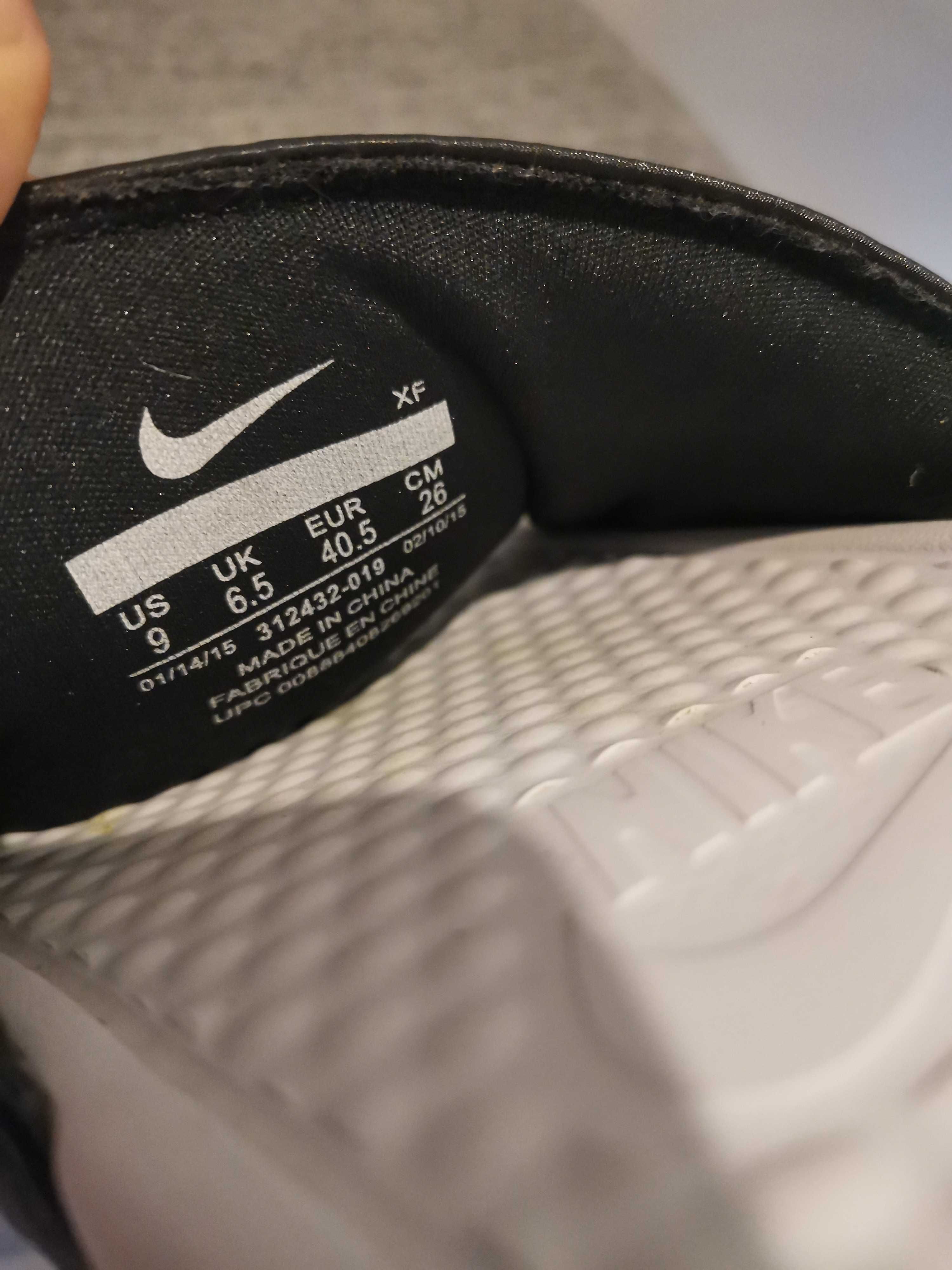 Nike Benassi Swoosh Black/White.