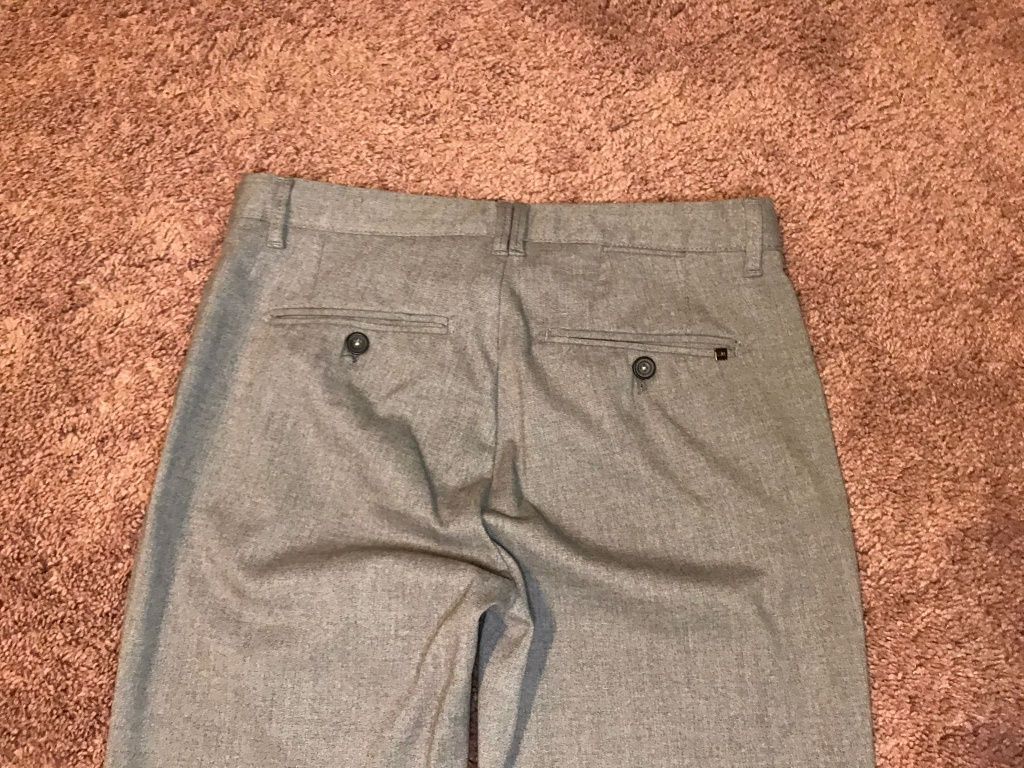 Vand pantaloni Zara Men gri, marimea 38