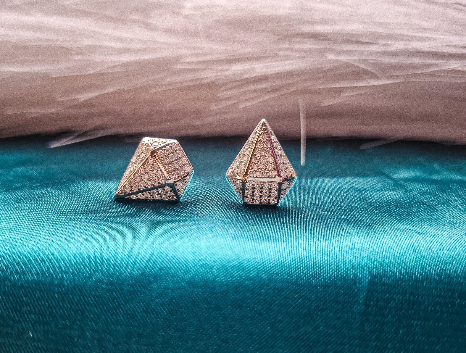 Cercei cu moissanite