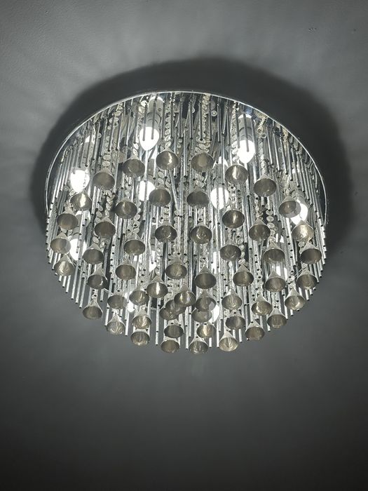 Продам люстру в гостиную