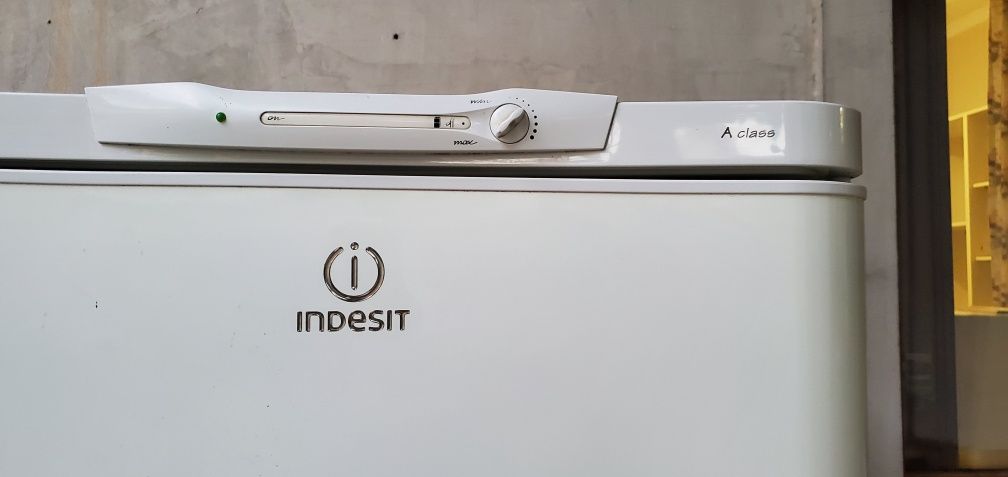 Продаётся Холодильник Indesit