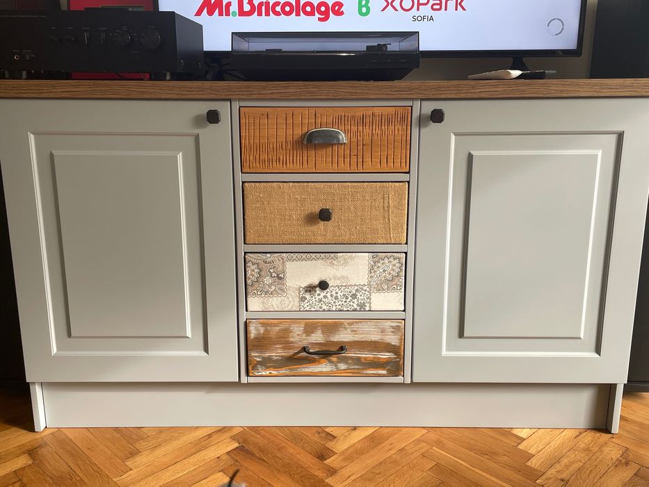 Шкаф размери 154/59/91.5 см. ,  MDF, без следи от употреба