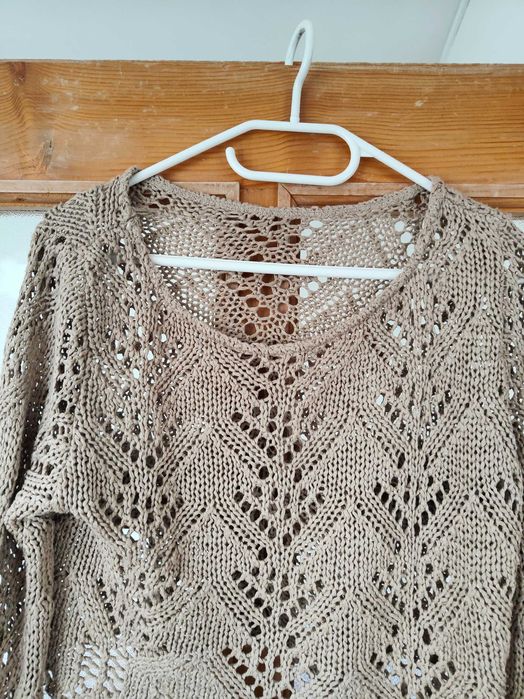 Bluzita crop cu gauri