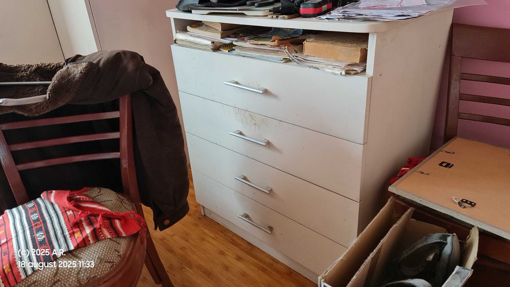 Set complet mobila alba dormitor, din lemn masiv, in stare foarte buna