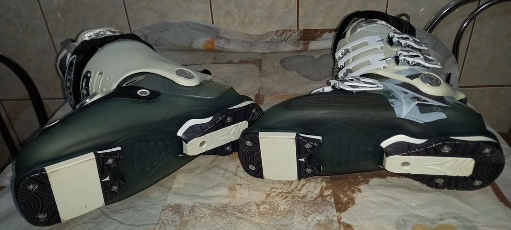 Clăpari ski Atomic Waymaker 80 
Proiectate pentru schior